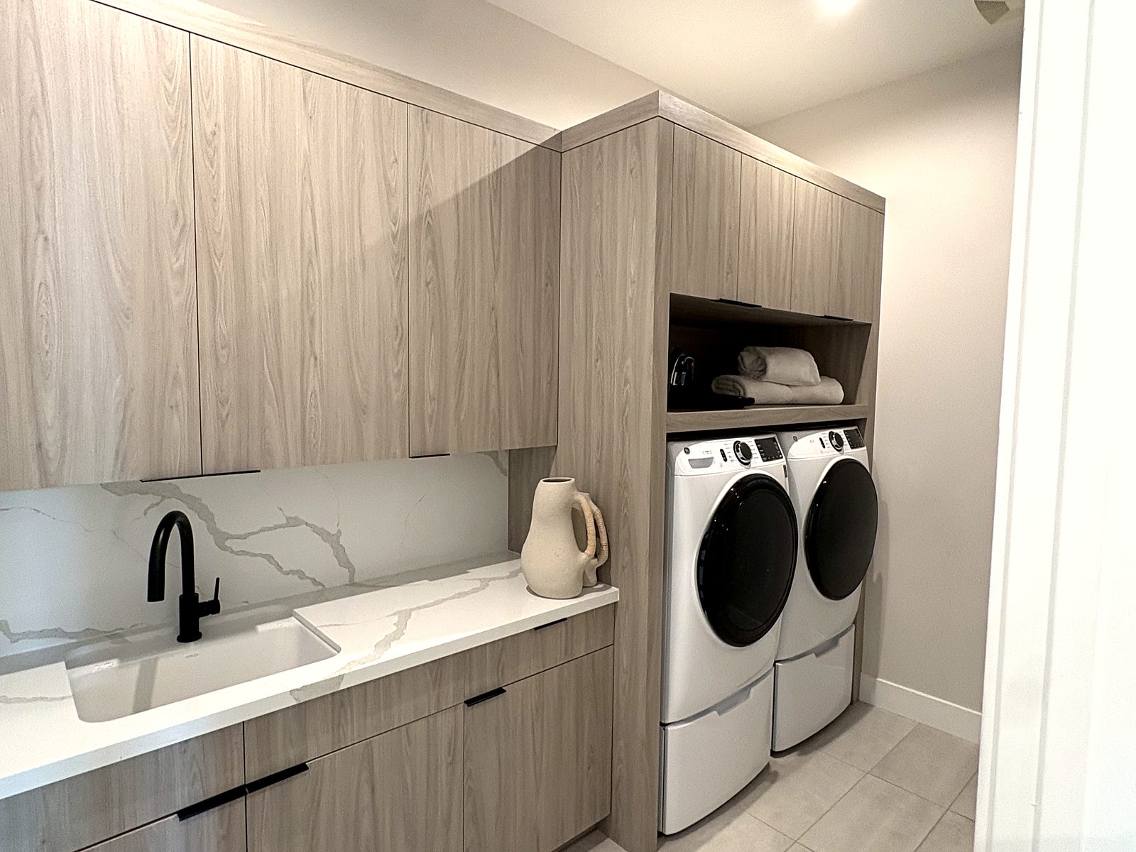 Oak laundry room